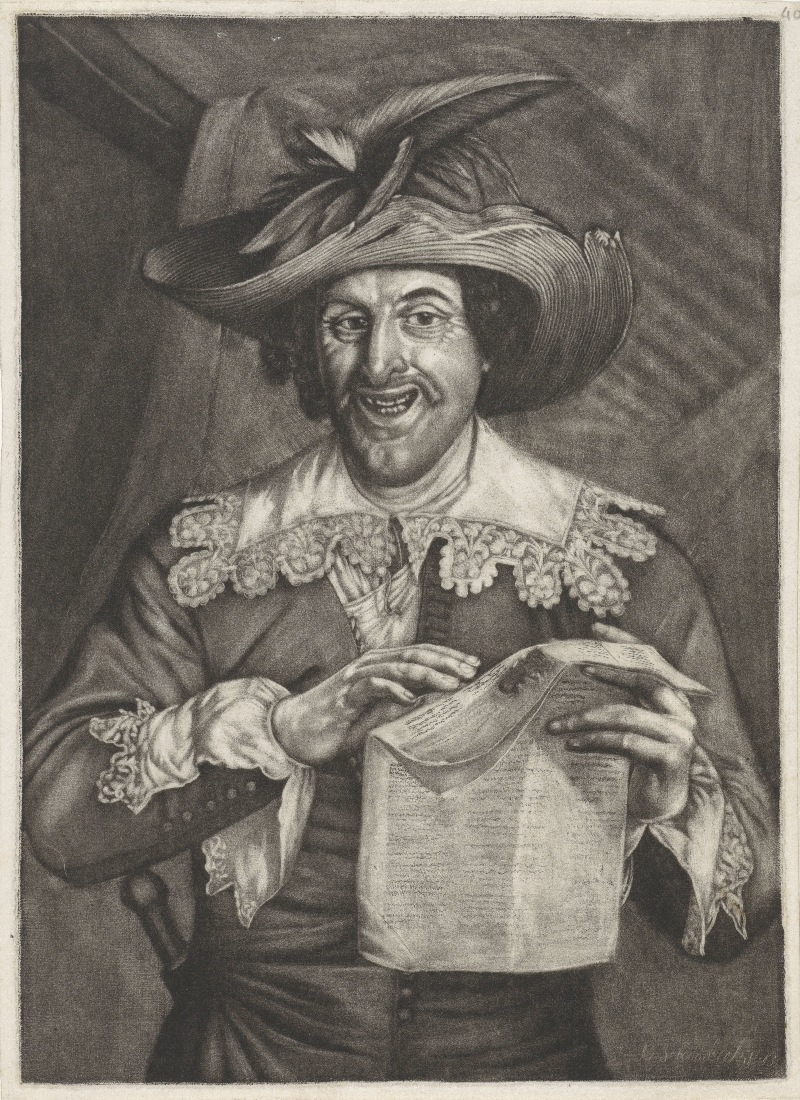 Ein Mann hält einen Brief